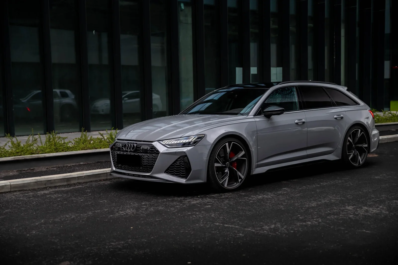 Miete Audi RS6  Grau 2023 in der Dubai