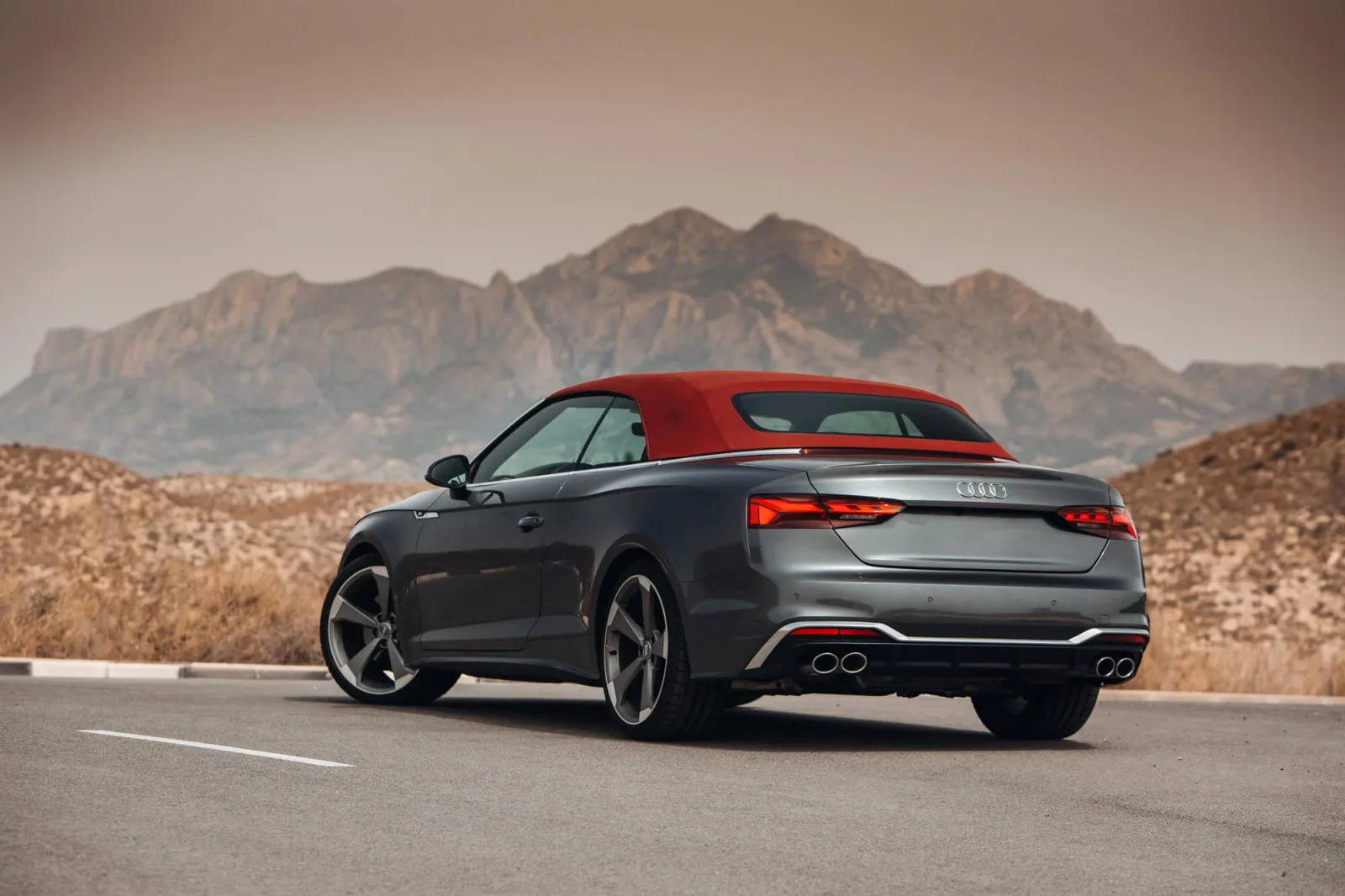 Alquiler Audi S5  Gris 2023 en Dubái