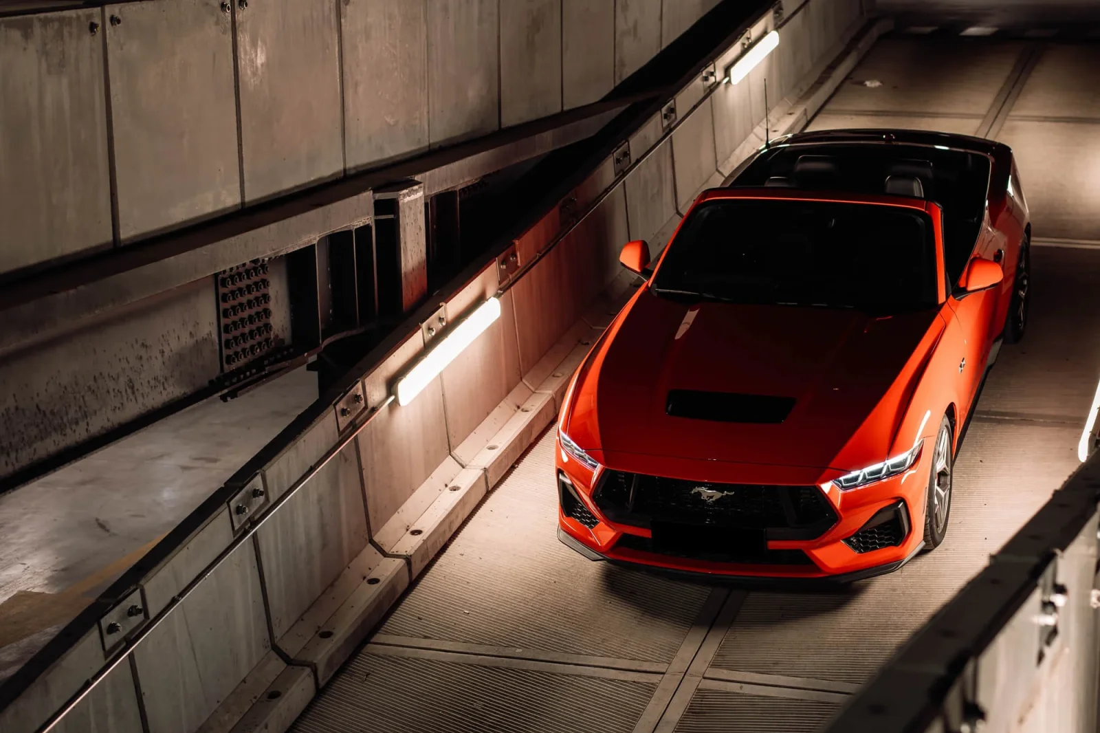 Affitto Ford Mustang  Rosso 2023 in Dubai