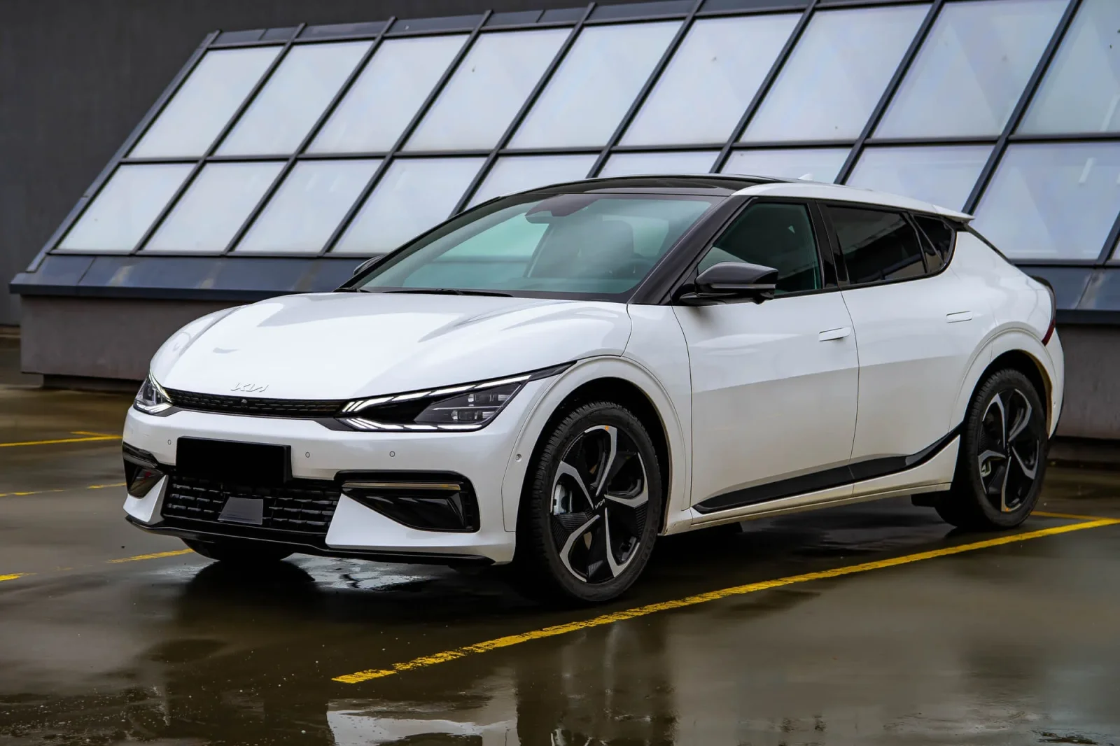 Alquiler Kia EV6  Blanco 2023 en Dubái