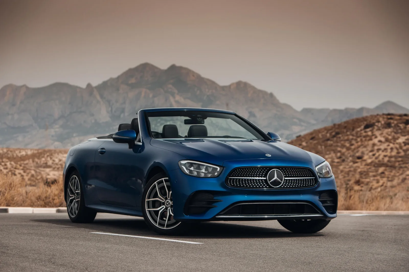 Loyer Mercedes-Benz E-Class  Bleu 2023 en Dubai