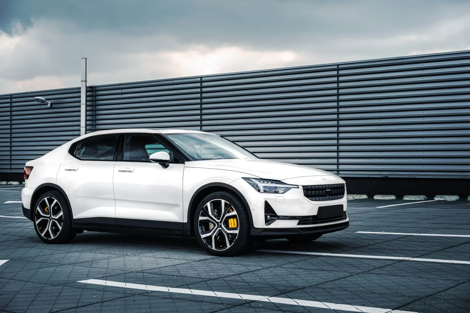 Аренда Polestar 2  Белый 2022 в Дубае
