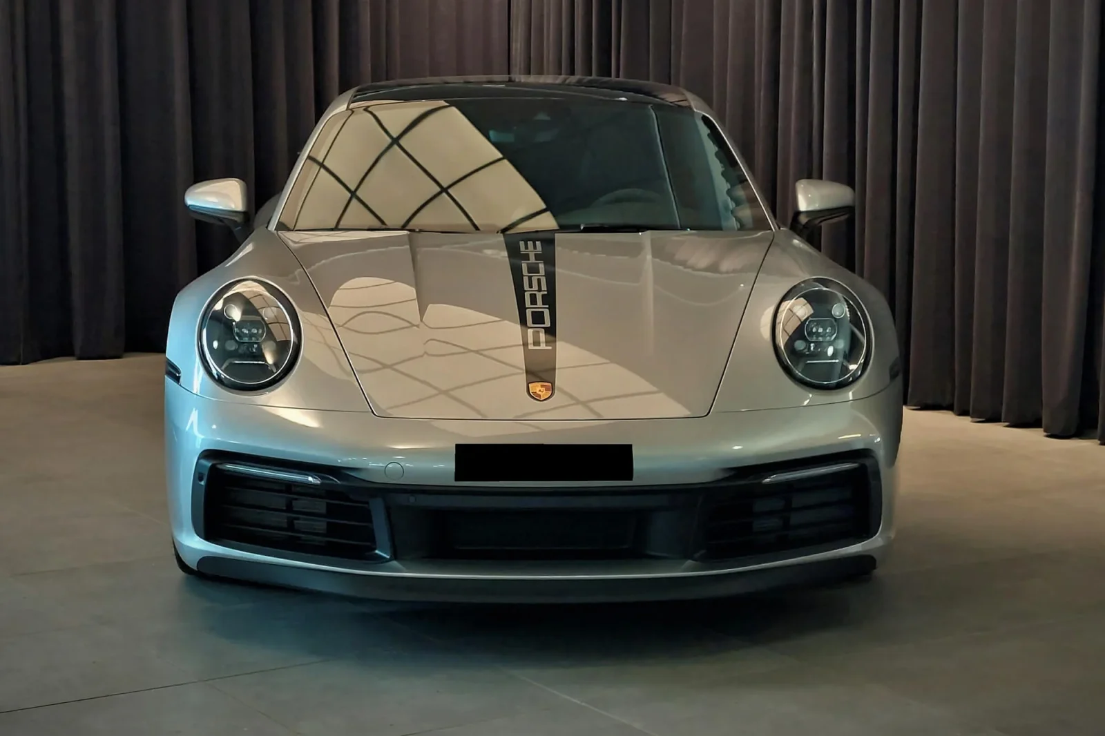 Huren Porsche 911  Zilver 2023 in Dubai