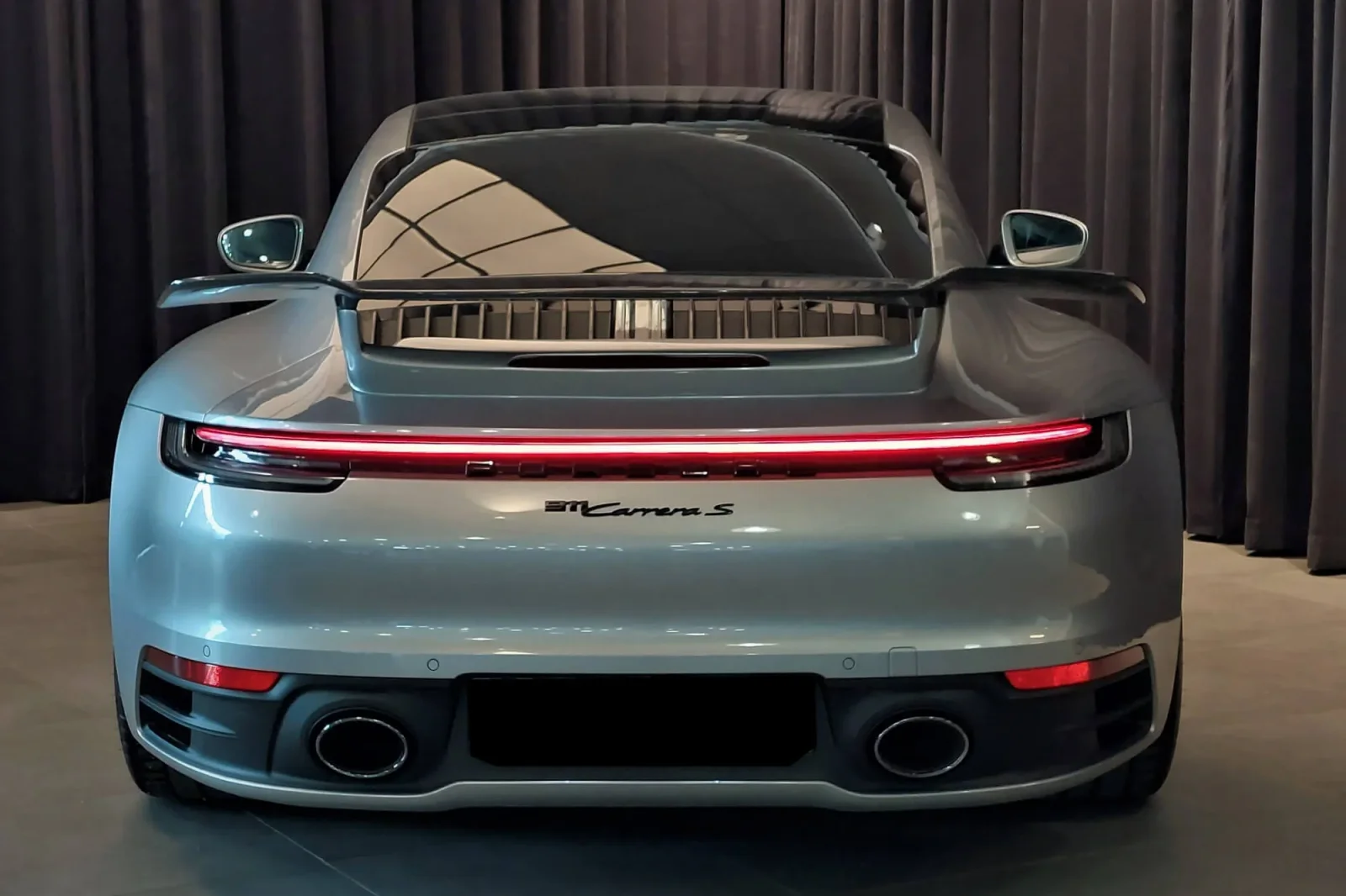 Huren Porsche 911  Zilver 2023 in Dubai