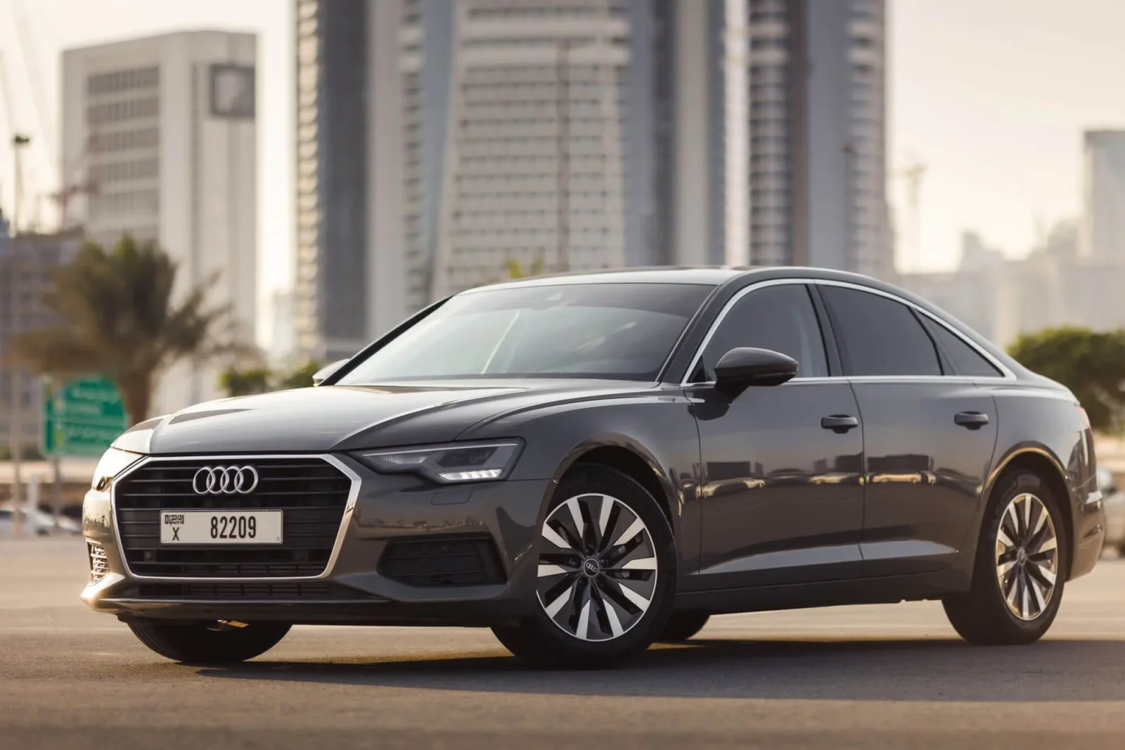 Loyer Audi A6  Gris 2022 en Dubai