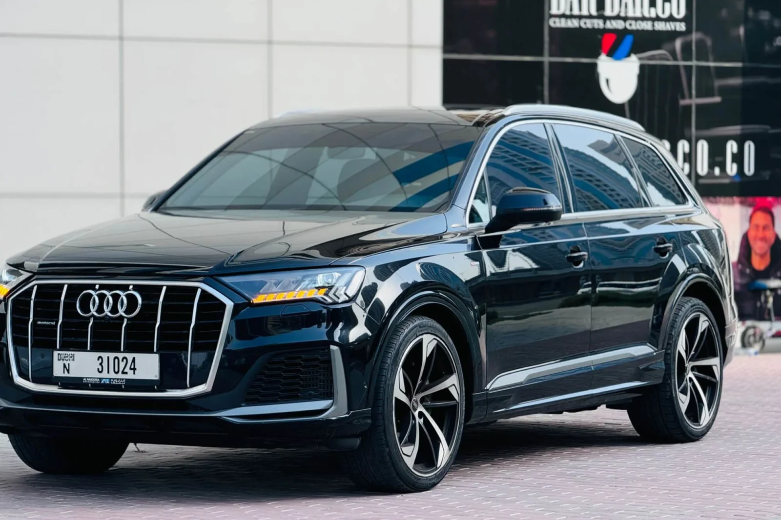 Kiralık Audi Q7  Siyah 2020 içinde Dubai