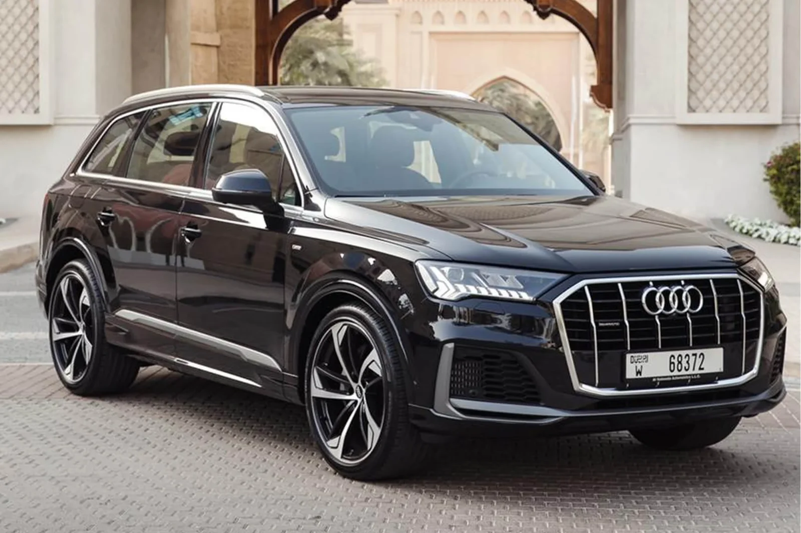 Alquiler Audi Q7  Negro 2021 en Dubái