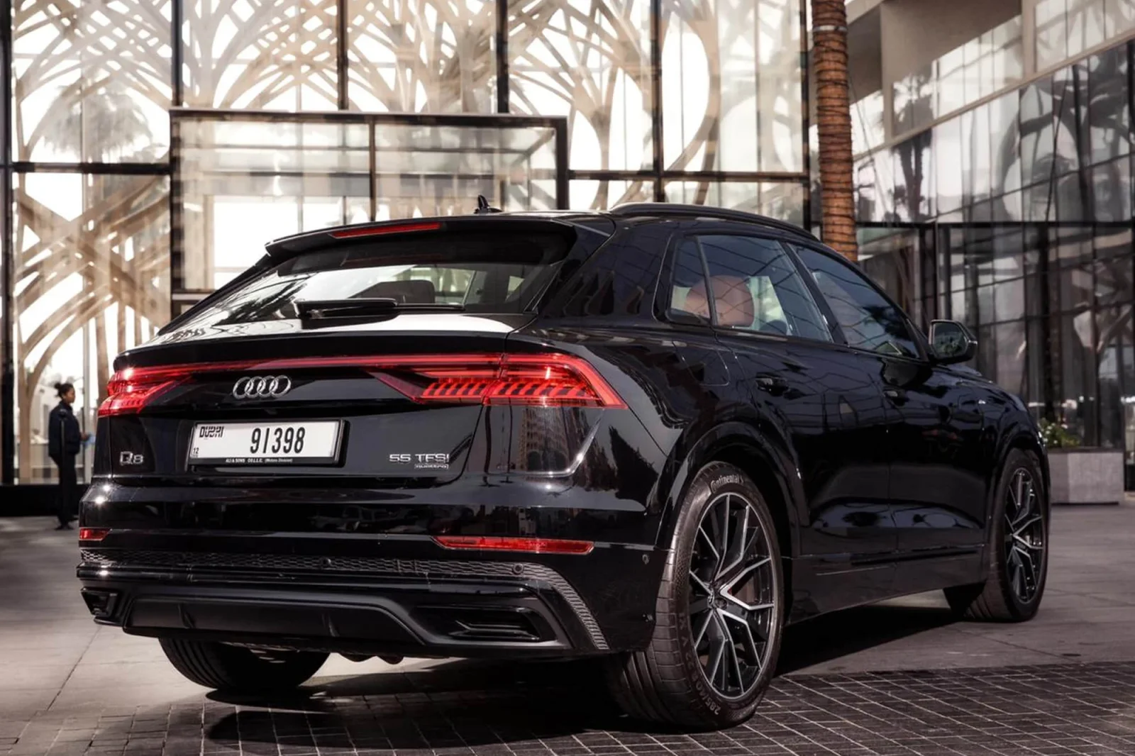Alquiler Audi Q8  Negro 2021 en Dubái