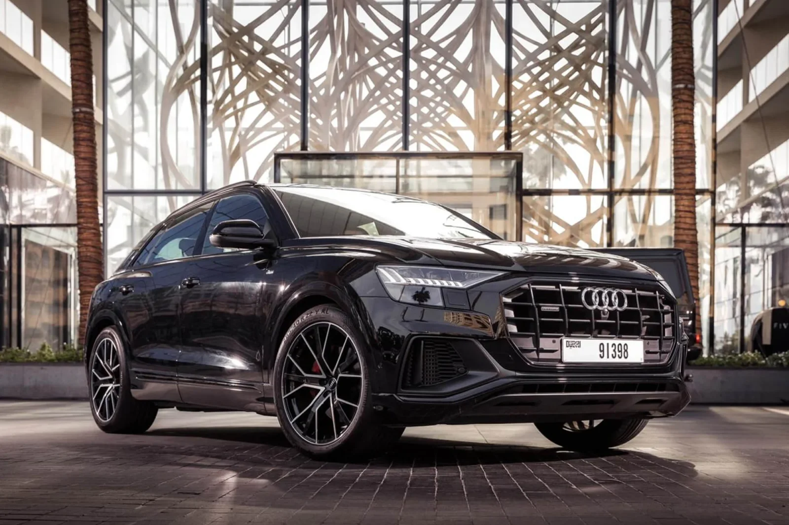 Kiralık Audi Q8  Siyah 2020 içinde Dubai