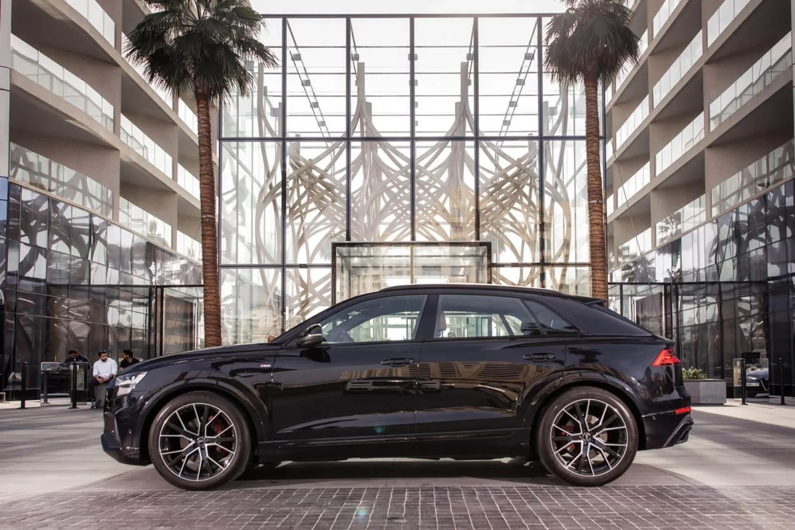 Alquiler Audi Q8  Negro 2021 en Dubái