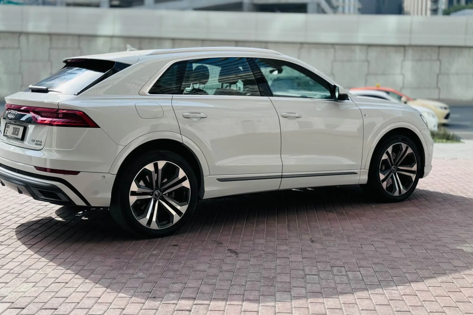 Loyer Audi Q8  Blanc 2022 en Dubai