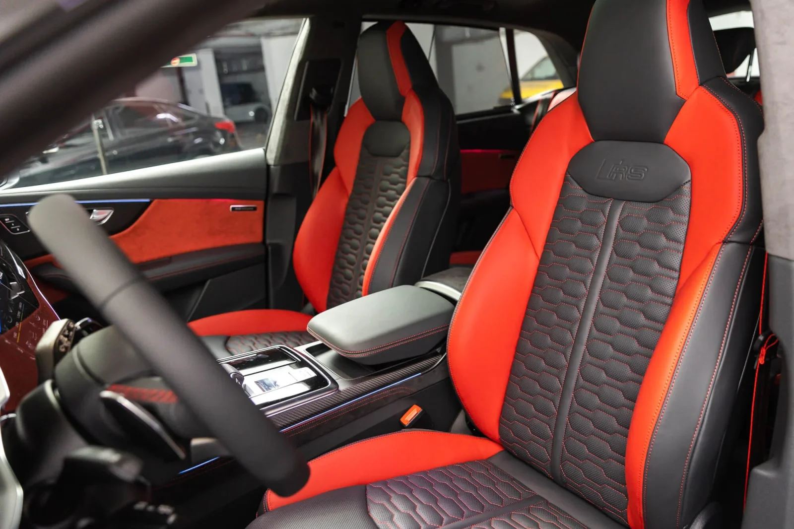 Alquiler Audi RS Q8  Negro 2022 en Dubái