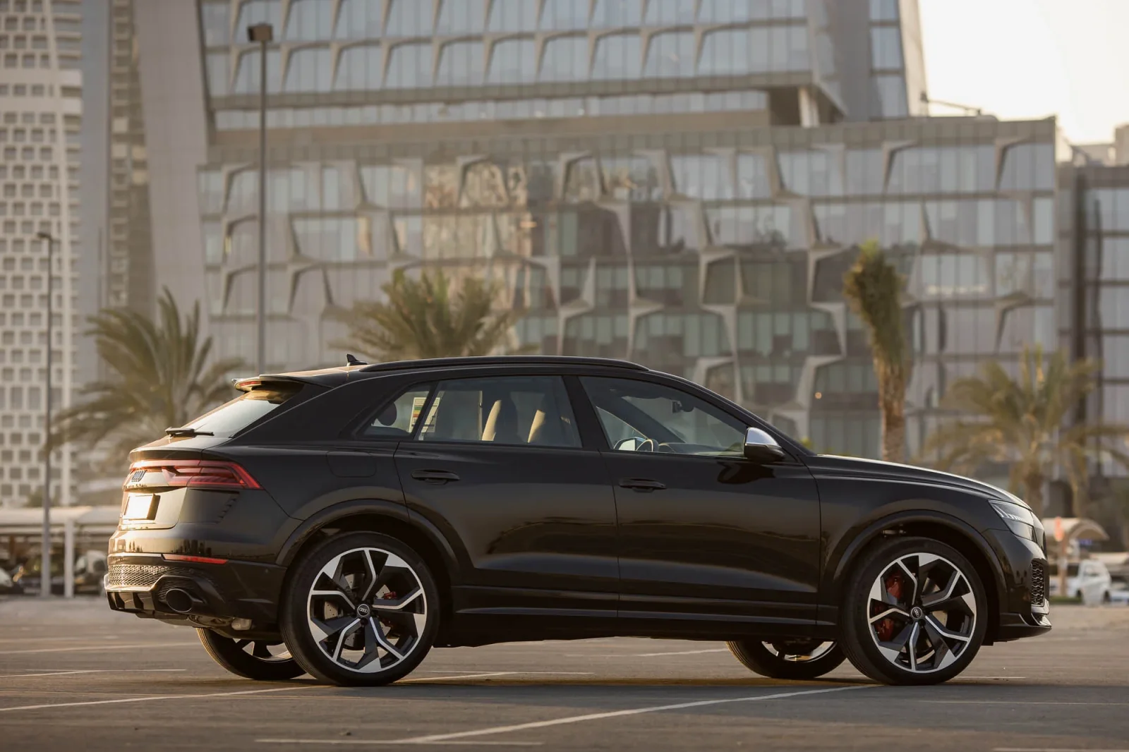 Alquiler Audi RS Q8  Negro 2022 en Dubái