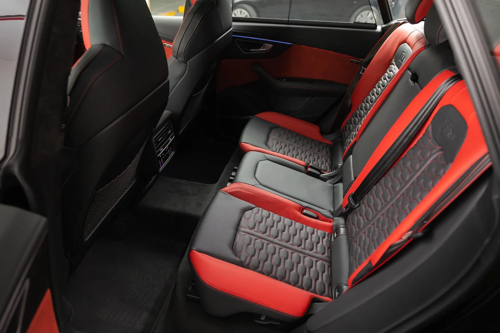 Alquiler Audi RS Q8  Negro 2022 en Dubái