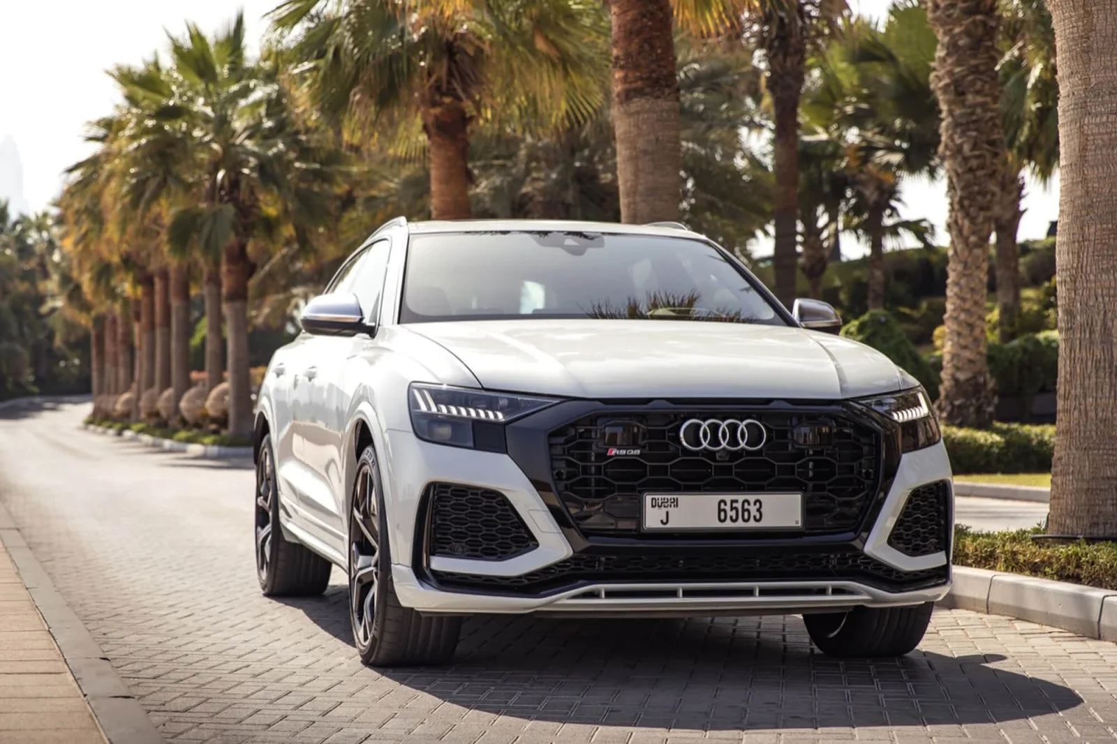Alquiler Audi RS Q8  Blanco 2022 en Dubái