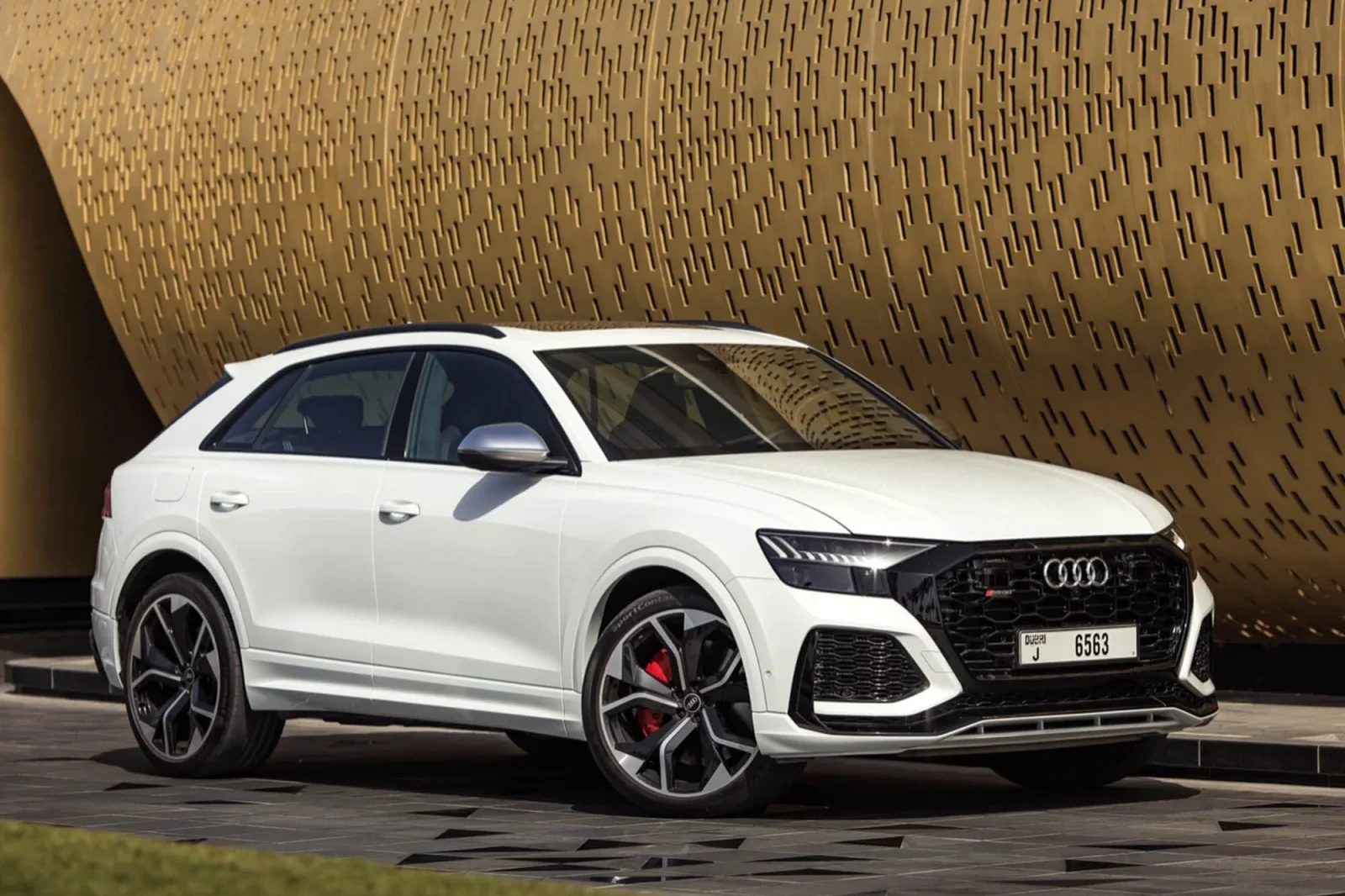 Alquiler Audi RS Q8  Blanco 2022 en Dubái