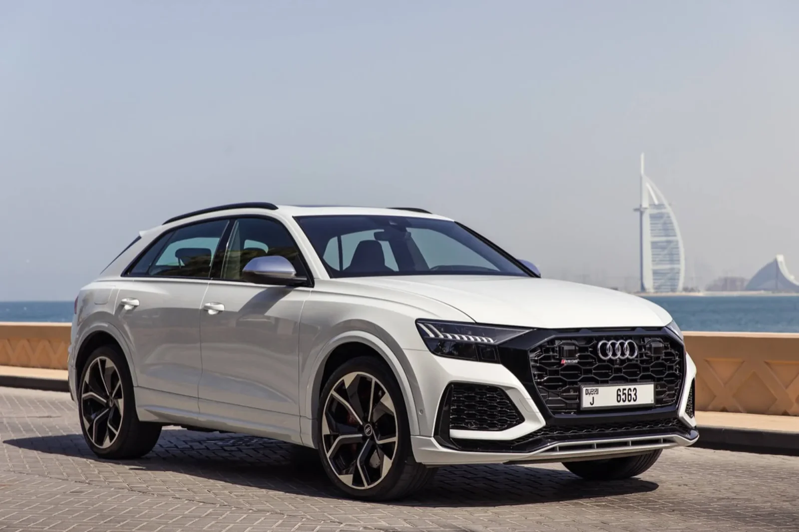 Alquiler Audi RS Q8  Blanco 2022 en Dubái