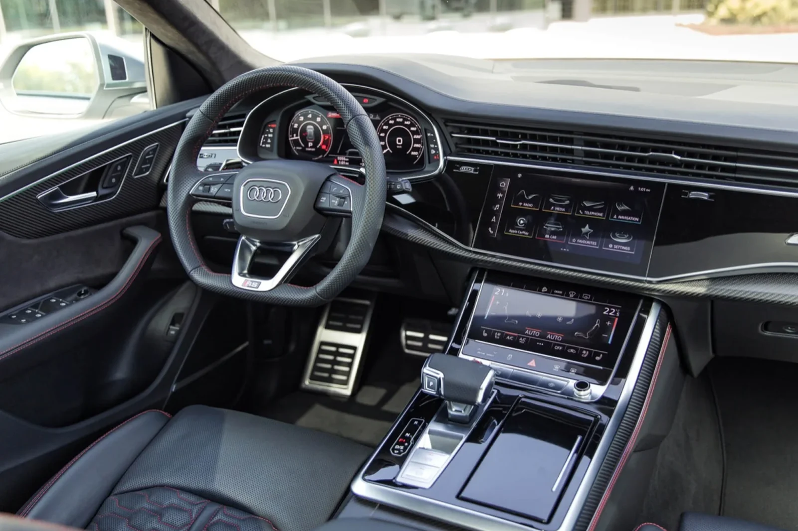 Alquiler Audi RS Q8  Blanco 2022 en Dubái