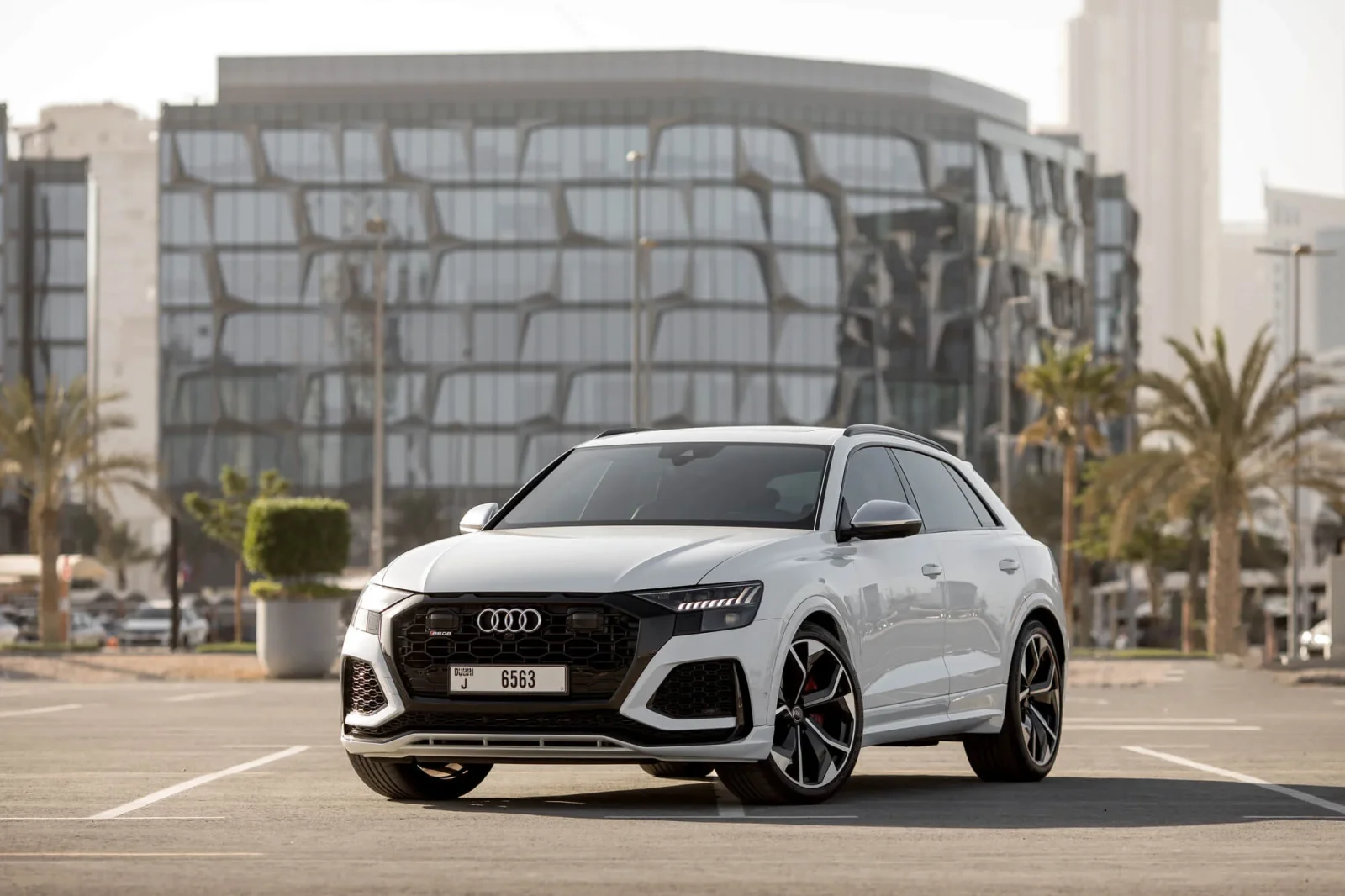 Miete Audi RS Q8  Weiß 2022 in der Dubai