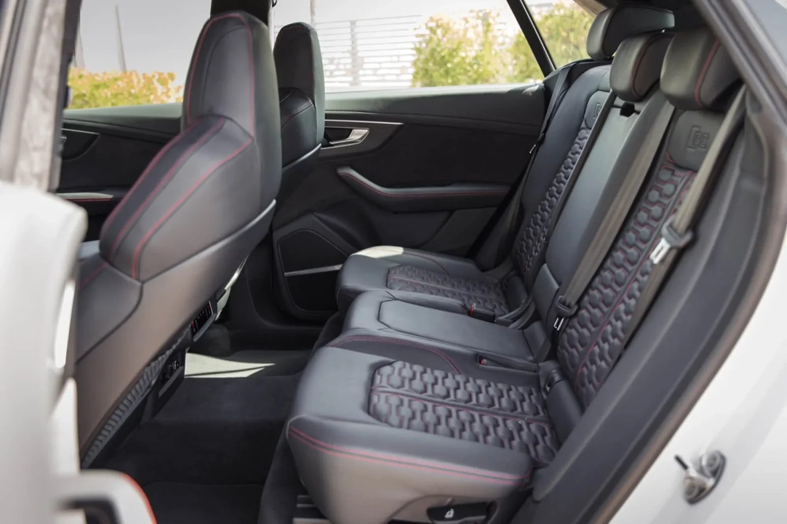 Alquiler Audi RS Q8  Blanco 2022 en Dubái