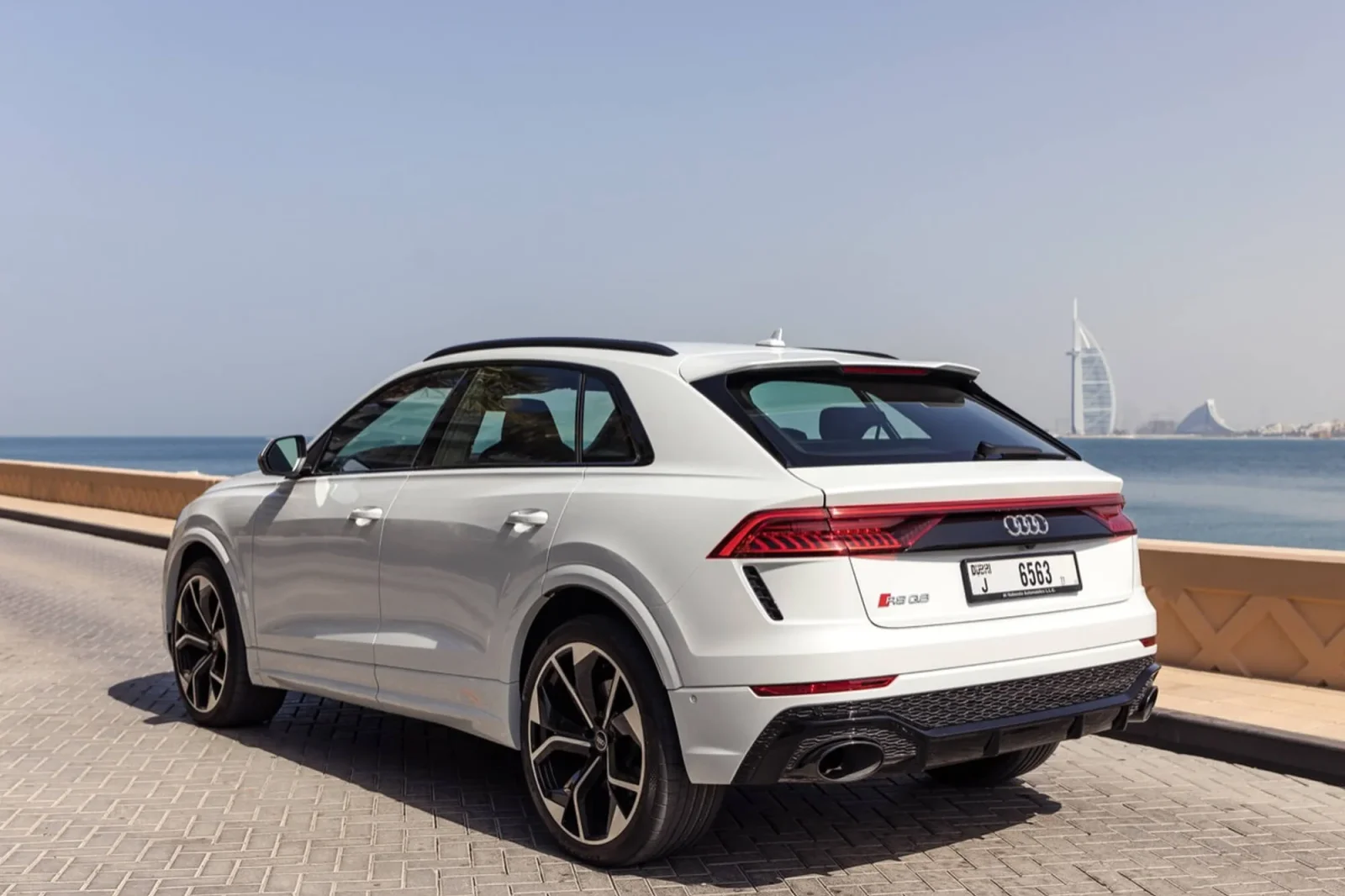 Alquiler Audi RS Q8  Blanco 2022 en Dubái