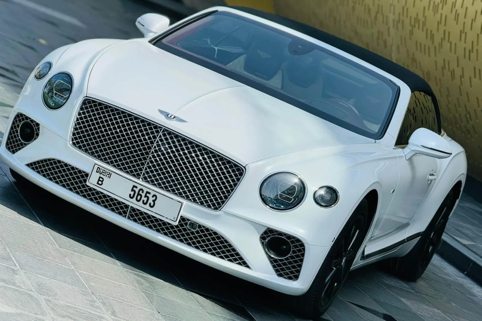 Loyer Bentley Continental GTC Blanc 2020 en Dubai