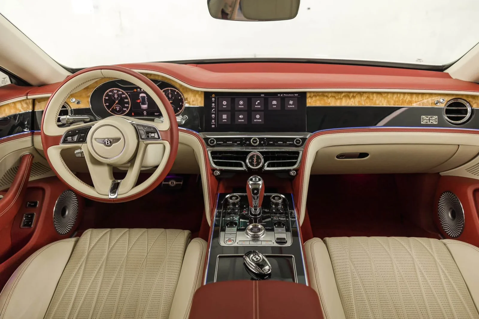 Alquiler Bentley Flying Spur  Blanco 2022 en Dubái