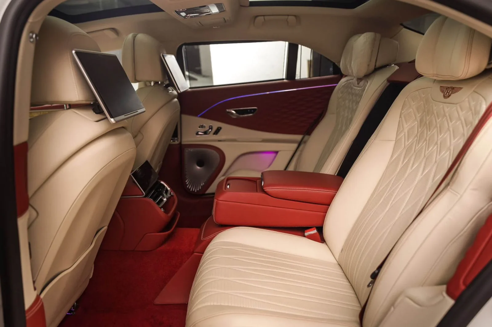 Alquiler Bentley Flying Spur  Blanco 2022 en Dubái