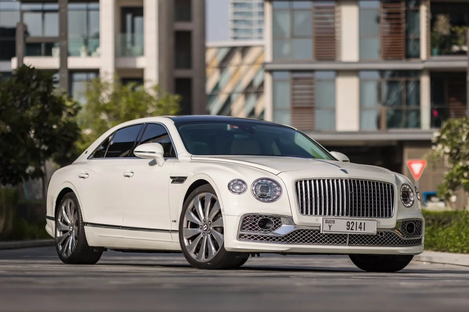 Alquiler Bentley Flying Spur  Blanco 2022 en Dubái