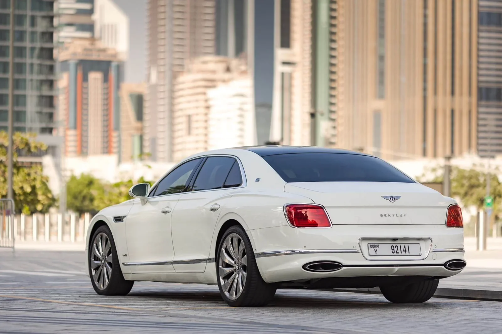 Alquiler Bentley Flying Spur  Blanco 2022 en Dubái