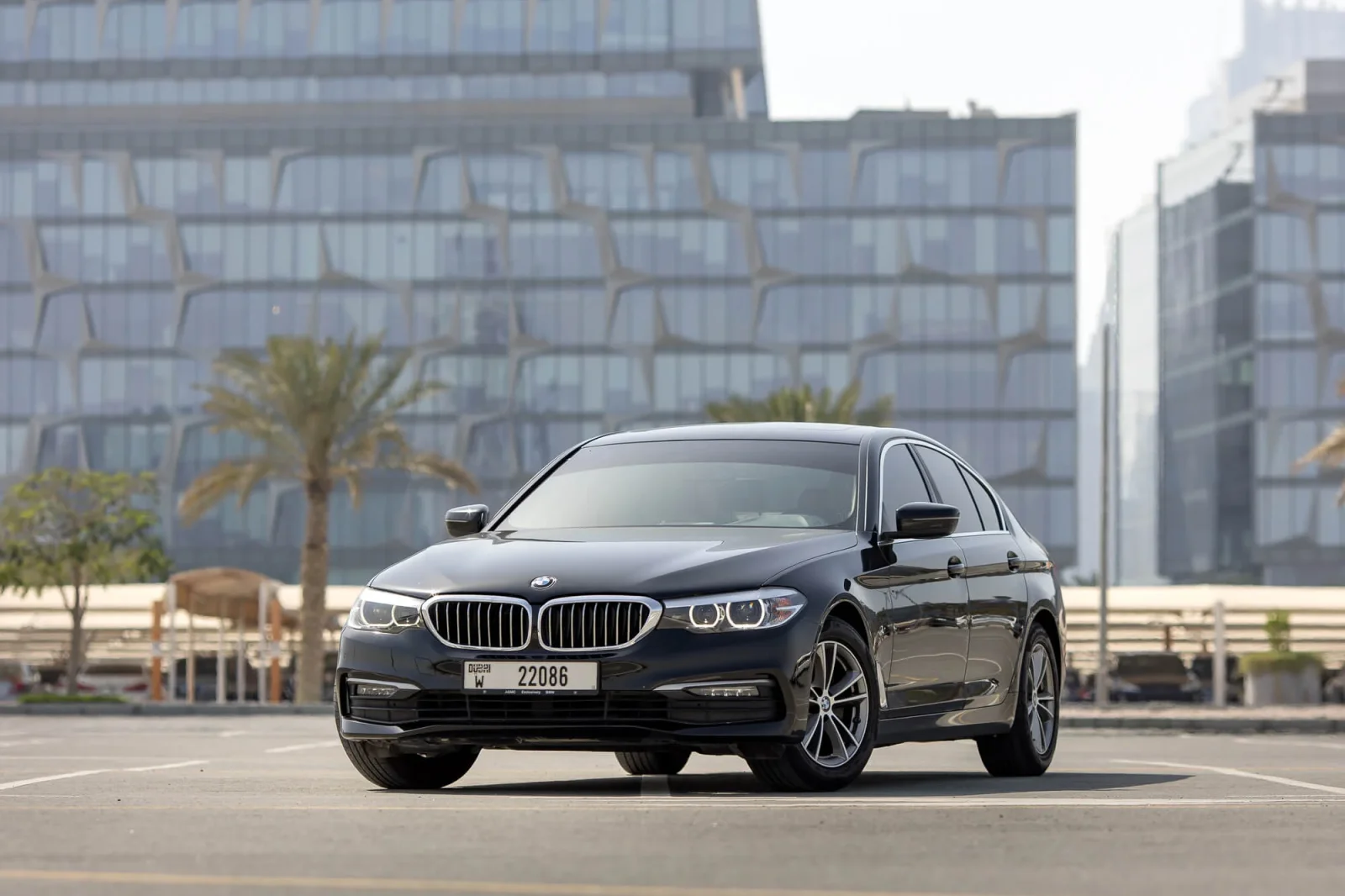 Miete BMW 5-Series  Schwarz 2021 in der Dubai