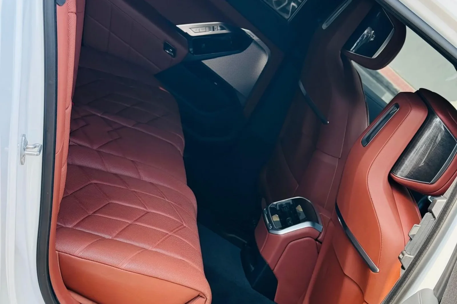 Loyer BMW 7-Series  Blanc 2024 en Dubai