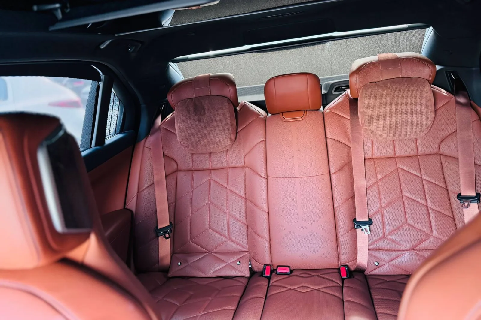 Loyer BMW 7-Series  Blanc 2024 en Dubai