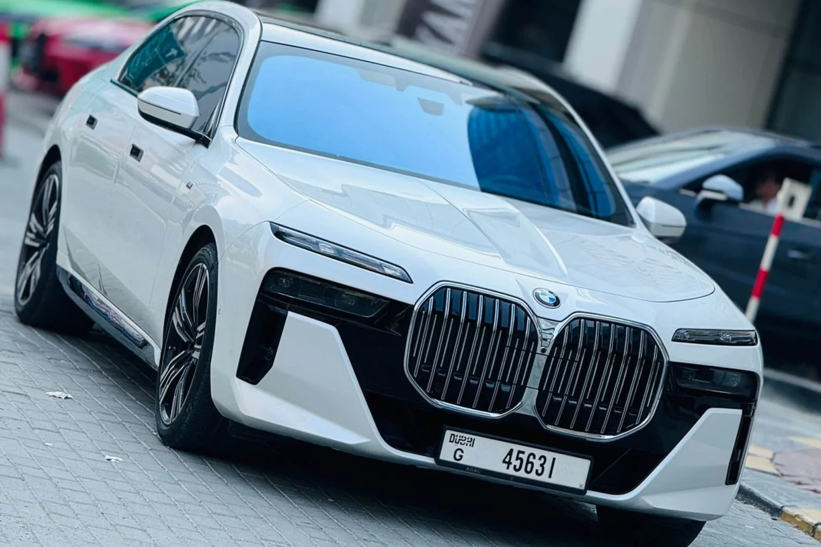 Loyer BMW 7-Series  Blanc 2024 en Dubai