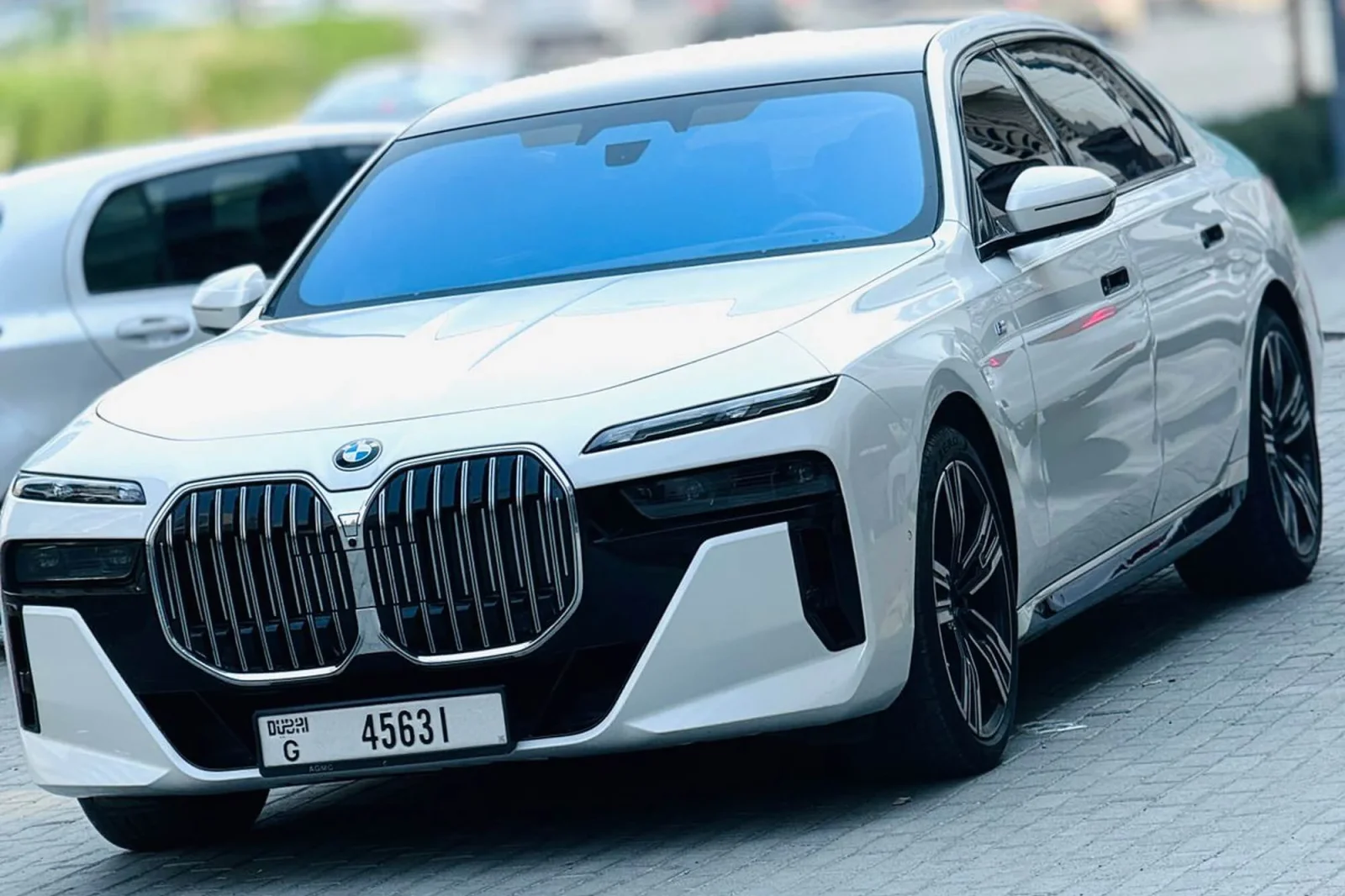 Loyer BMW 7-Series  Blanc 2024 en Dubai