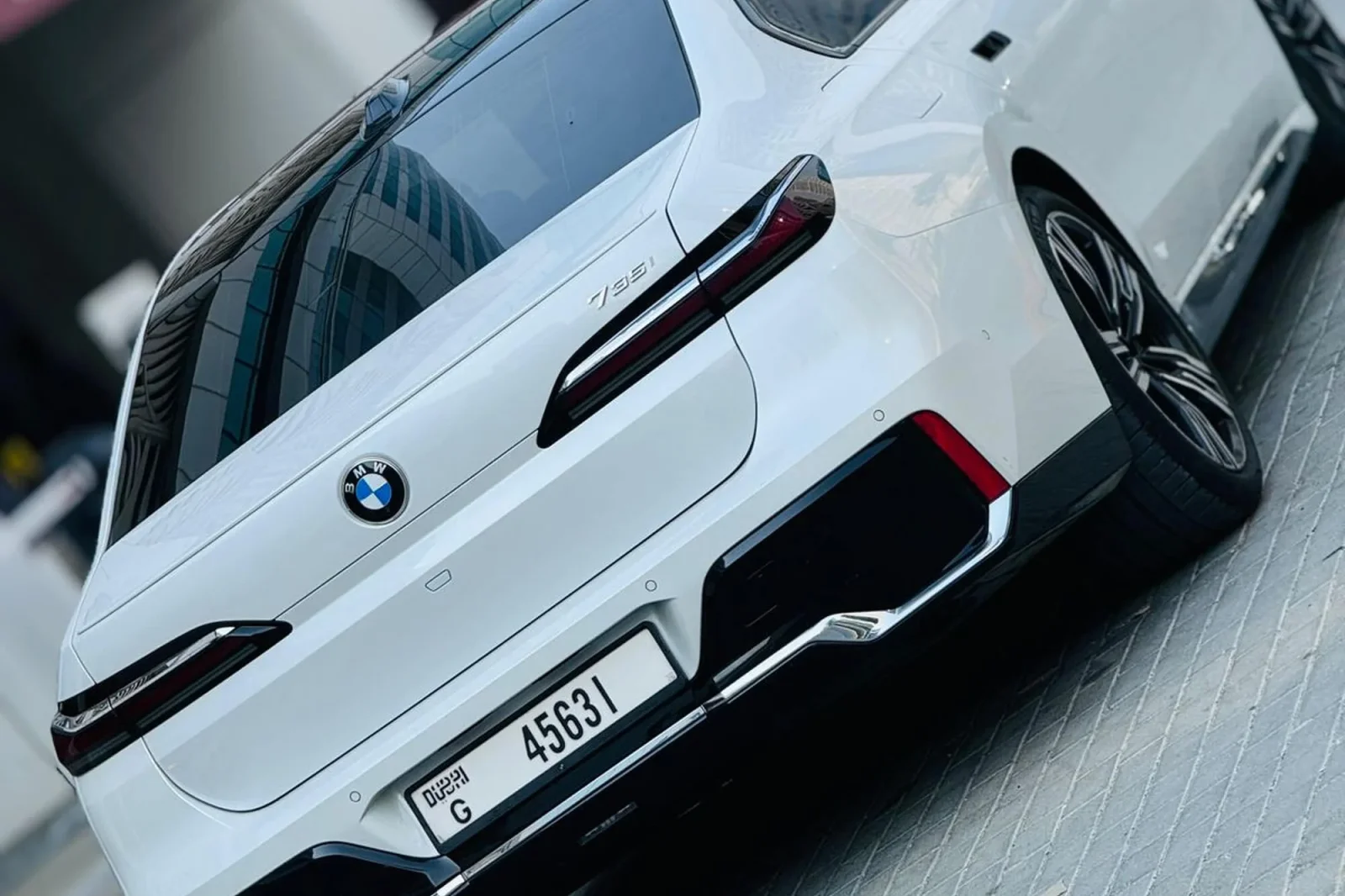 Loyer BMW 7-Series  Blanc 2024 en Dubai