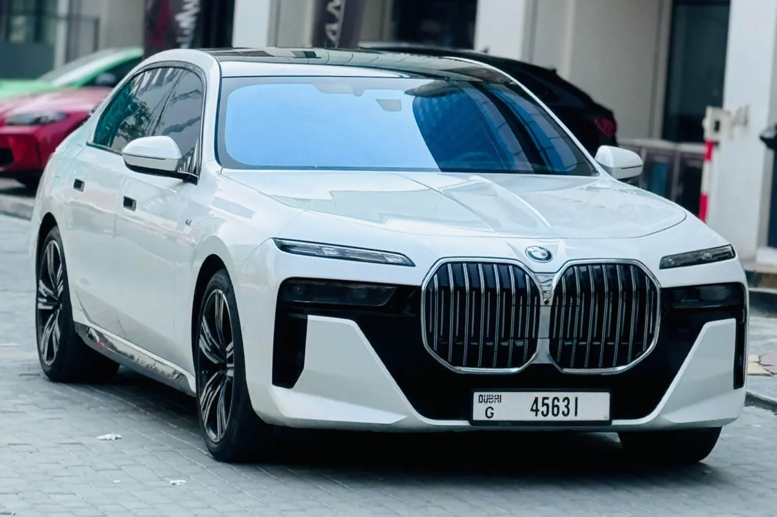 Kiralık BMW 7-Series  Beyaz 2024 içinde Dubai