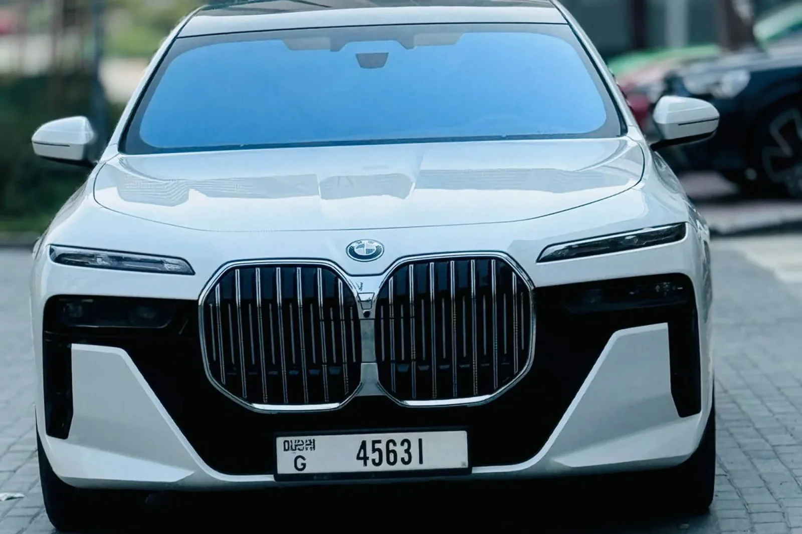 Loyer BMW 7-Series  Blanc 2024 en Dubai