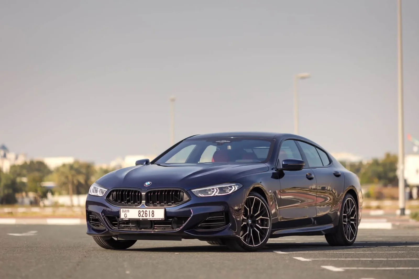 Loyer BMW 8-Series  Violet 2023 en Dubai