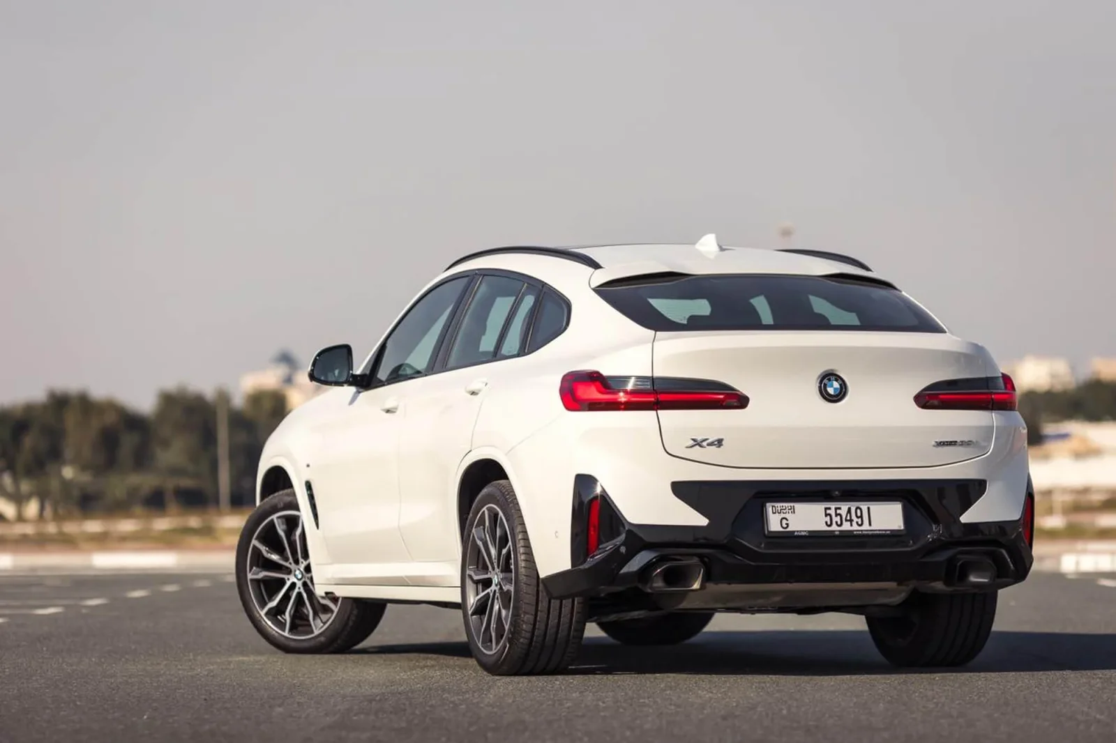 Alquiler BMW X4  Blanco 2024 en Dubái