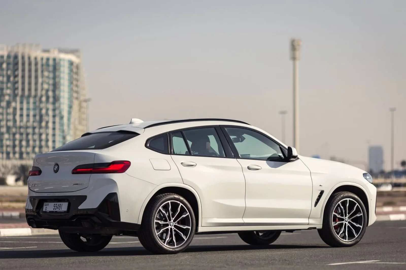 Alquiler BMW X4  Blanco 2024 en Dubái