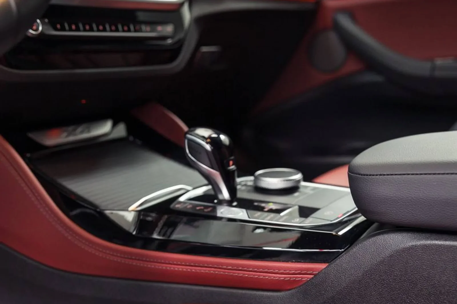 Alquiler BMW X4  Blanco 2024 en Dubái