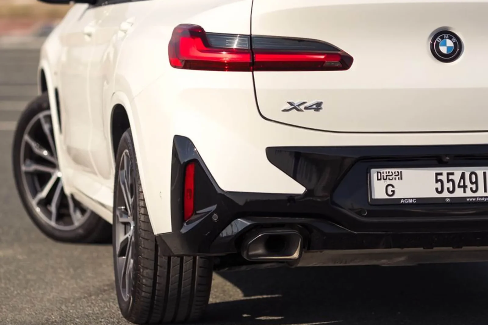 Alquiler BMW X4  Blanco 2024 en Dubái