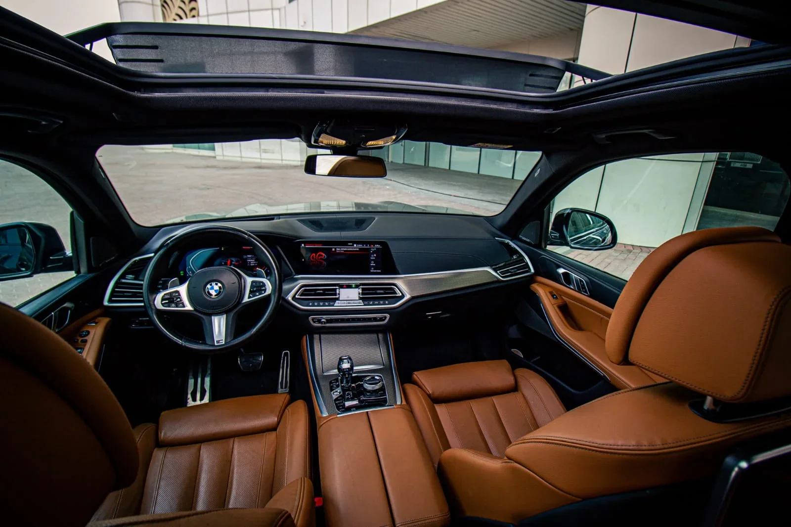 Miete BMW X5  Schwarz 2024 in der Dubai