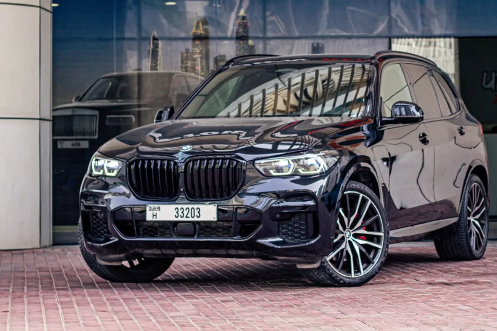 Miete BMW X5  Schwarz 2024 in der Dubai