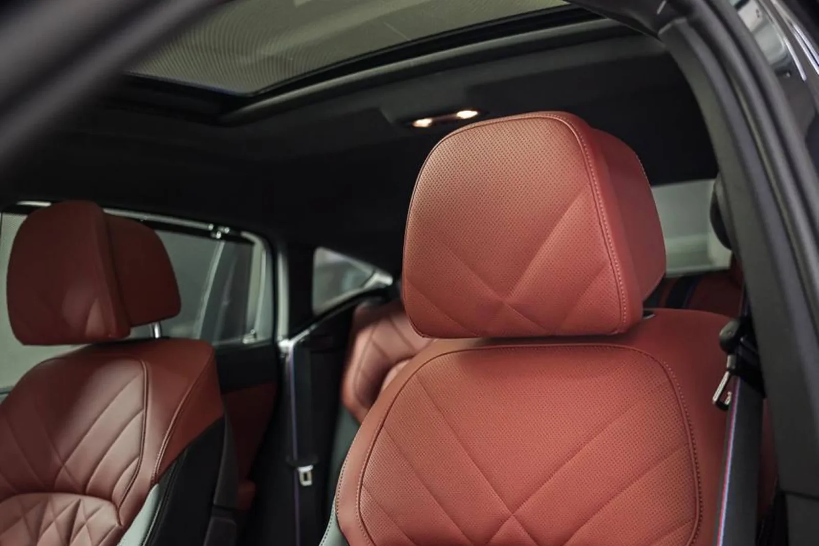 Loyer BMW X6  Noir 2024 en Dubai