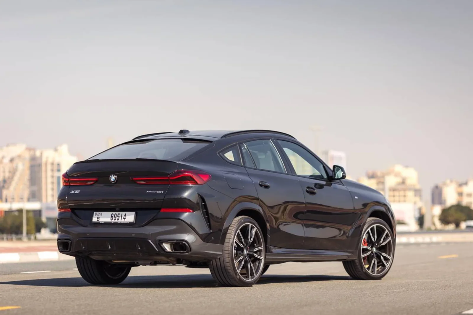 Loyer BMW X6  Noir 2024 en Dubai