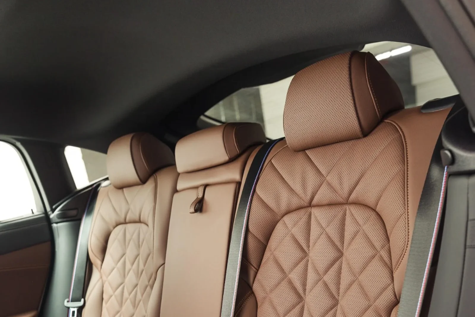 Huren BMW X6  Wit 2024 in Dubai