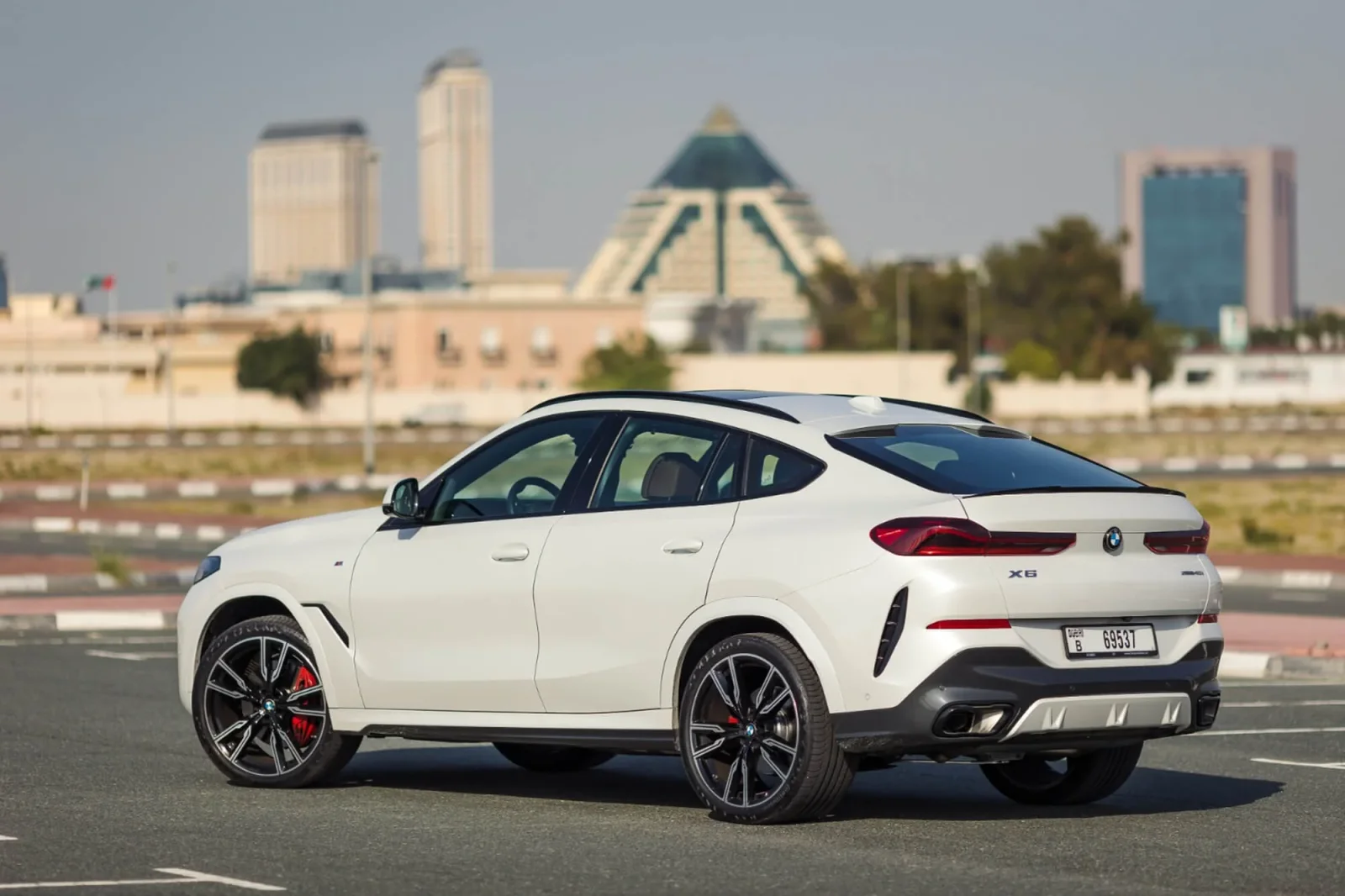 Huren BMW X6  Wit 2024 in Dubai