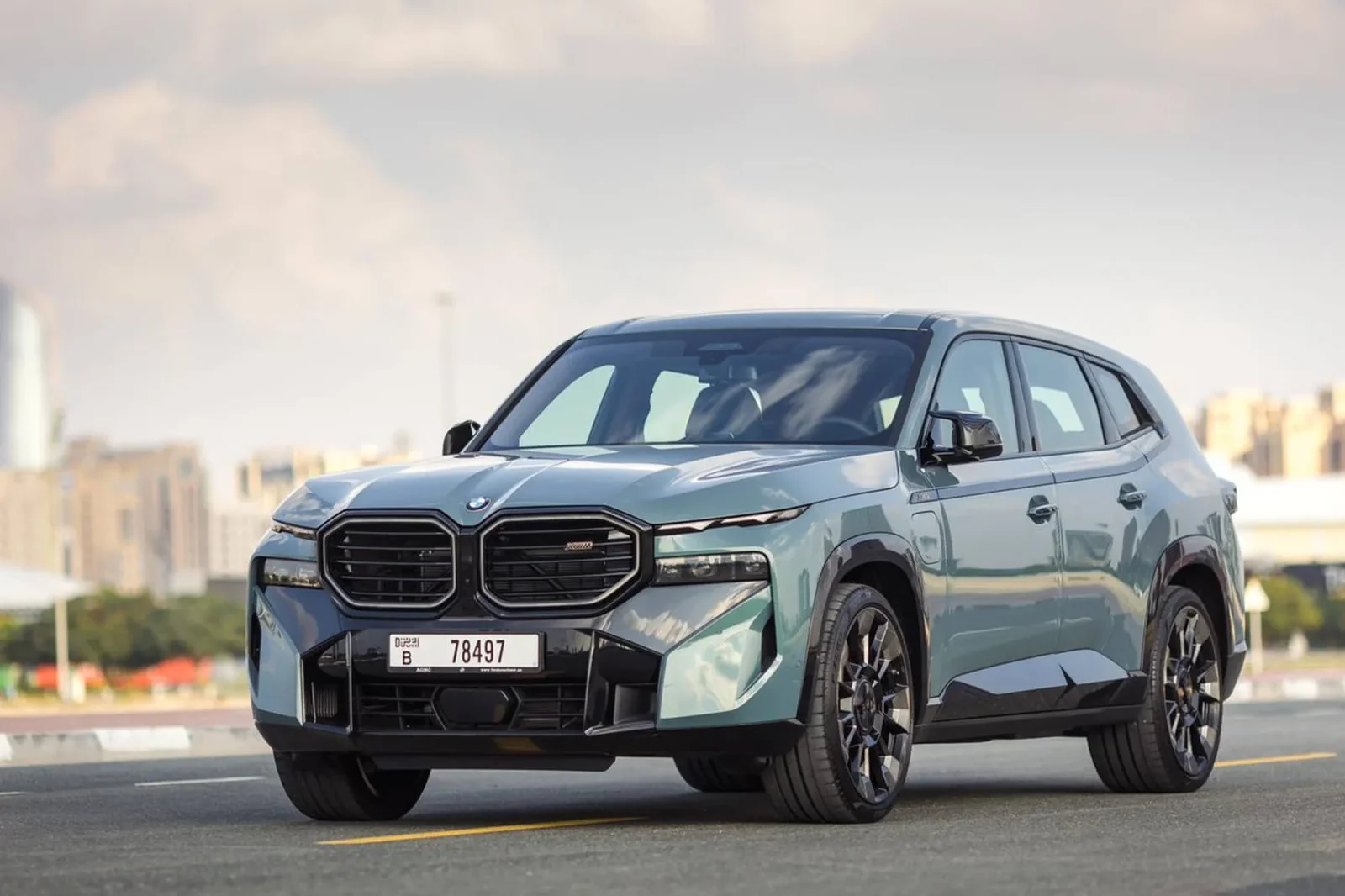 Miete BMW XM  Grün 2023 in der Dubai